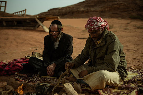 Luzer Twersky, Haitham Al Omari (v.l.n.r.) in "Nicht ganz koscher - Eine göttliche Komödie" (2022) Luzer Twersky, Haitham Al Omari (v.l.n.r.) in "Nicht ganz koscher - Eine göttliche Komödie" (2022)
