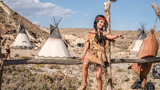 Lola Linnéa Padotzke in "Der junge Häuptling Winnetou" (2021) Lola Linnéa Padotzke in "Der junge Häuptling Winnetou" (2021)