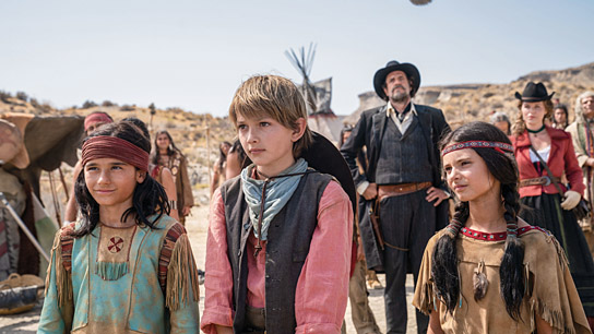 Mika Ullritz, Milo Haaf, Lola Linnéa Padotzke (vorne v.l.n.r.) in "Der junge Häuptling Winnetou" (2021) Mika Ullritz, Milo Haaf, Lola Linnéa Padotzke (vorne v.l.n.r.) in "Der junge Häuptling Winnetou" (2021)