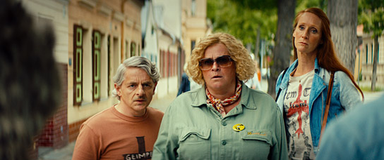 Volker Michalowski, Petra Kleinert, Melanie Straub (v.l.n.r.) in "Die Känguru-Verschwörung" (2022)