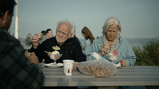 Peter Franke, Hildegard Schmahl (v.l.n.r.) in "Mittagsstunde" (2022)