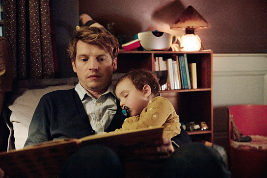 Pierre Deladonchamps, Zoé Iorio (v.l.n.r.) in "Meinen Hass bekommt ihr nicht" (2022)