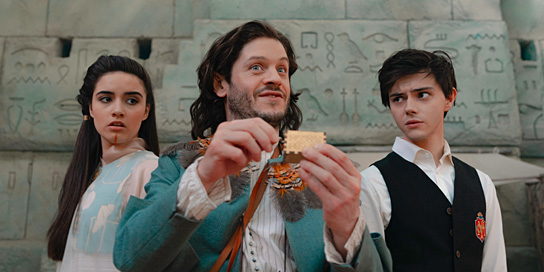 Asha Banks, Iwan Rheon, Jack Wolfe (v.l.n.r.) in "The Magic Flute – Das Vermächtnis der Zauberflöte" (2022) Asha Banks, Iwan Rheon, Jack Wolfe (v.l.n.r.) in "The Magic Flute – Das Vermächtnis der Zauberflöte" (2022)