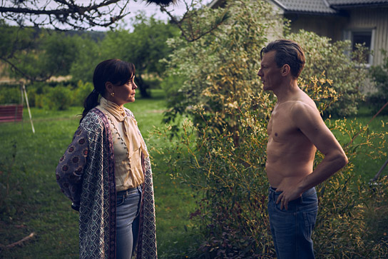 Tiina Lymi, Ville Tiihonen (v.l.n.r.) in "Grump – Auf der Suche nach dem Escort" (2022) Tiina Lymi, Ville Tiihonen (v.l.n.r.) in "Grump – Auf der Suche nach dem Escort" (2022)