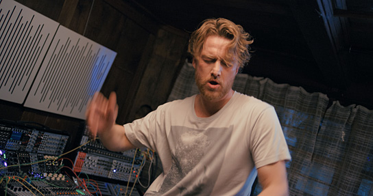 Alexander Fehling in "Wann kommst du meine Wunden küssen?" (2022)