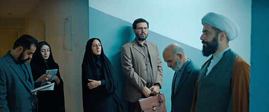 Zahra Amir Ebrahimi (3.v.l.), Arash Ashtiani (3.v.r.) in "Holy Spider" (2022) Zahra Amir Ebrahimi (3.v.l.), Arash Ashtiani (3.v.r.) in "Holy Spider" (2022)