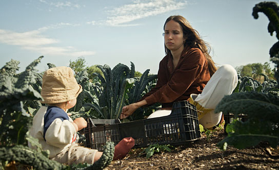 Valentina Blaumann (rechts) in "Step by Step" (2022)