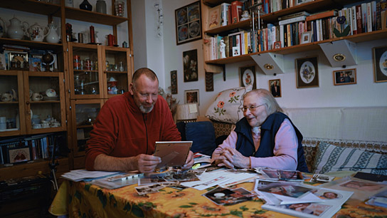 Maria Elisabeth Krämer (rechts) in "Die Kundin" (2021)
