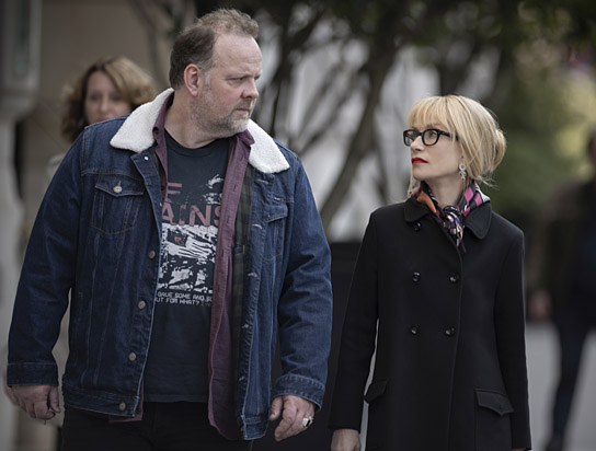 Grégory Gadebois, Isabelle Huppert (vorne v.l.n.r.) in "Die Gewerkschafterin" (2022) Grégory Gadebois, Isabelle Huppert (vorne v.l.n.r.) in "Die Gewerkschafterin" (2022)