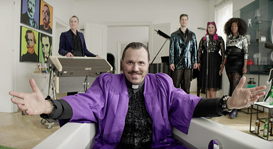 Hardy Schwetter (vorne) in "Orphea in Love" (2022)