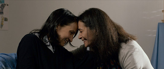 Meriam Abbas, Darina Al Joundi (v.l.n.r.) in "Unser Fluss...Unser Himmel" (2023)