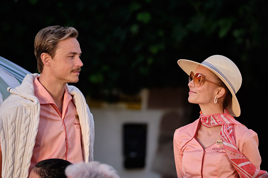 Dennis Mojen, Maike Jüttendonk (v.l.n.r.) in "Lassie - Ein neues Abenteuer" (2023) Dennis Mojen, Maike Jüttendonk (v.l.n.r.) in "Lassie - Ein neues Abenteuer" (2023)