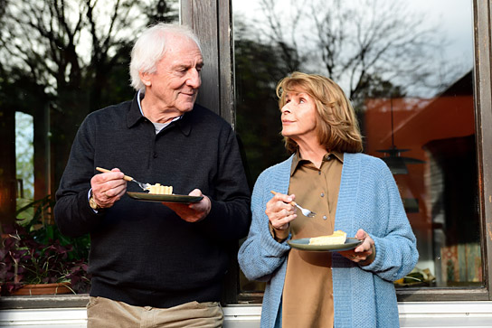 Günther Maria Halmer, Senta Berger (v.l.n.r.) in "Weißt du noch" (2023)