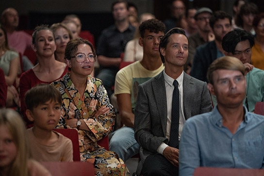 Hannah Herzsprung, Tom Schilling (Mitte v.l.n.r.) in "Das fliegende Klassenzimmer" (2023)