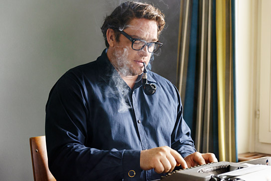 Ronald Zehrfeld in "Ingeborg Bachmann - Reise in die Wüste" (2023)