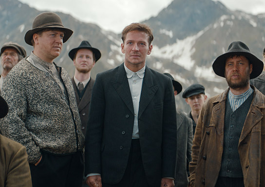 Thomas Schubert (vorne links), Stefan Gorski (vorne Mitte) in "Ein ganzes Leben" (2023) Thomas Schubert (vorne links), Stefan Gorski (vorne Mitte) in "Ein ganzes Leben" (2023)