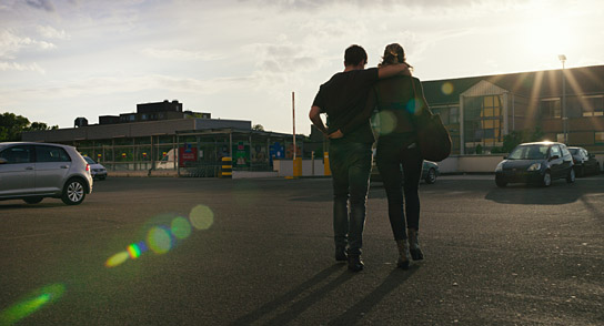 Slavko Popadić, Franziska Hartmann (v.l.n.r.) in "Monster im Kopf" (2023)