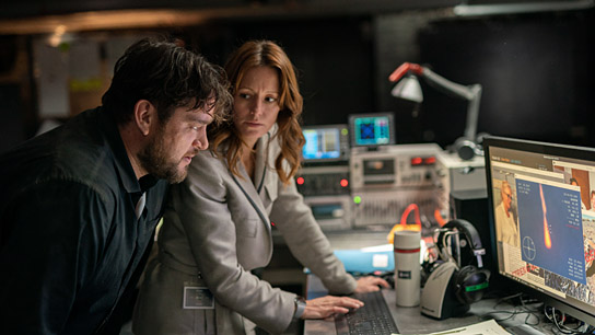 Ronald Zehrfeld, Lavinia Wilson (v.l.n.r.) in "Wow! Nachricht aus dem All" (2023) Ronald Zehrfeld, Lavinia Wilson (v.l.n.r.) in "Wow! Nachricht aus dem All" (2023)