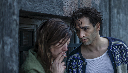 Hannah Herzsprung, Hassan Akkouch (v.l.n.r.) in "15 Jahre" (2023) Hannah Herzsprung, Hassan Akkouch (v.l.n.r.) in "15 Jahre" (2023)