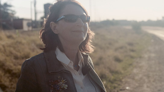 Helen Britton in "Hunter from Elsewhere - Eine Reise mit Helen Britton" (2021)