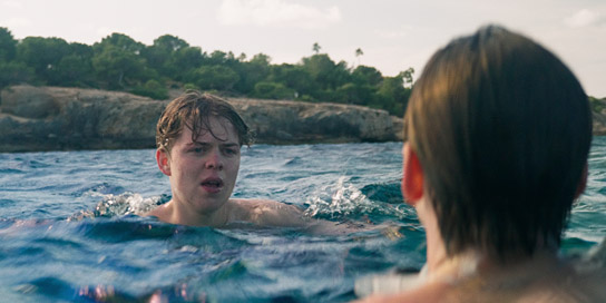 Jonas Kaufmann, Louie Betton (v.l.n.r.) in "Morgen irgendwo am Meer" (2023)