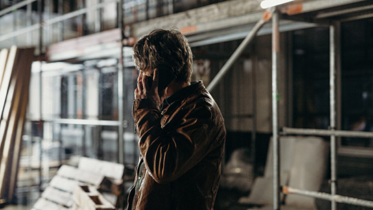 Peter Schneider in "Rohbau" (2023)