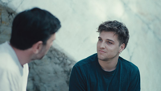 Fabian Stumm, Jonas Dassler (v.l.n.r.) in "Sad Jokes" (2024)