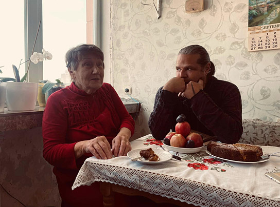 Luigi Toscano (rechts) in "Schwarzer Zucker, Rotes Blut" (2024)