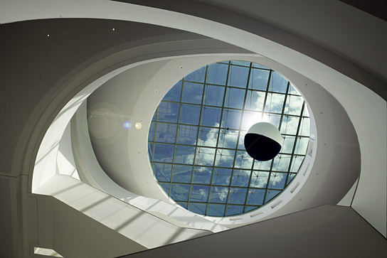 "Tracing Light - Die Magie des Lichts" (2024)