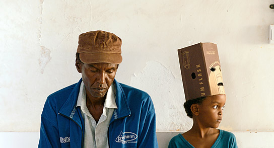 Ahmed Ali Farah, Ahmed Mohamud Saleban (v.l.n.r.) in "The Village Next to Paradise" (2024) Ahmed Ali Farah, Ahmed Mohamud Saleban (v.l.n.r.) in "The Village Next to Paradise" (2024)