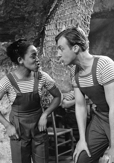 Marie Nejar, Peter Alexander (v.l.n.r.) in "Die süßesten Früchte" (1954)