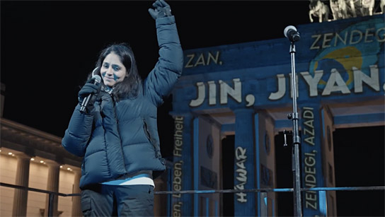 Pegah Ferydoni in "Freiheit im Herzen - Lasst es uns eilig haben, menschlich zu sein" (2024) Pegah Ferydoni in "Freiheit im Herzen - Lasst es uns eilig haben, menschlich zu sein" (2024)
