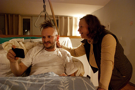 Milan Peschel, Ursula Werner (v.l.n.r.) in "Halt auf freier Strecke" (2011)