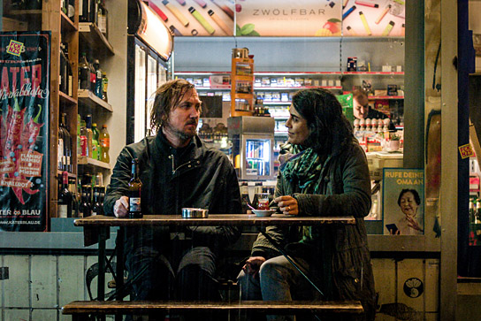 Lars Eidinger, Tala Al-Deen (v.l.n.r.) in "Das Licht" (2025) Lars Eidinger, Tala Al-Deen (v.l.n.r.) in "Das Licht" (2025)