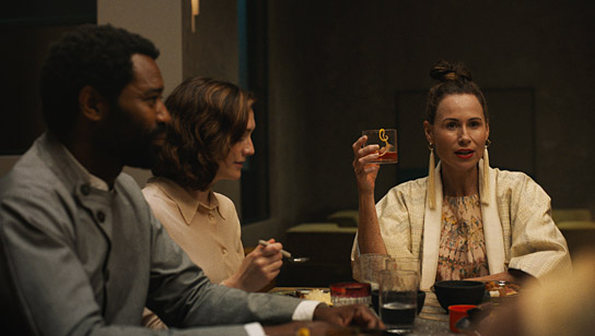 Nicholas Pinnock, Charlotte Ritchie, Minnie Driver (v.l.n.r.) in "The Assessment" (2024)