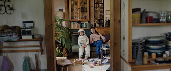 Theo Kretschmer, Lilli Lacher (v.l.n.r.) in "Grüße vom Mars" (2024)