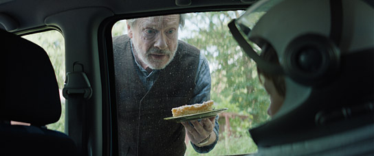 Michael Wittenborn, Theo Kretschmer (v.l.n.r.) in "Grüße vom Mars" (2024)