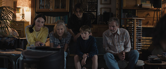 Lilli Lacher, Hedi Kriegeskotte, Theo Kretschmer, Michael Wittenborn (vorne v.l.n.r.), Anton Noltensmeier (hinten) in "Grüße vom Mars" (2024)