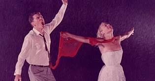 Frank Schöbel, Traudl Kulikowsky in "Hochzeitsnacht im Regen" (1967); Quelle: FMP, © DEFA-Stiftung, Horst Blümel