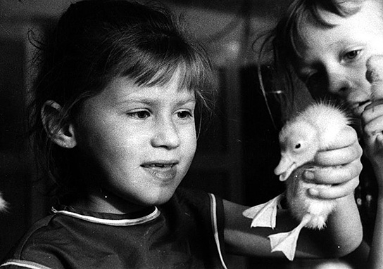 Biografische Skizze 9: Ilona M., 1962 ("Lebensläufe. Die Geschichte der Kinder von Golzow in einzelnen Portraits", 1981); Quelle: BArch