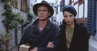 Sylvester Groth, Meret Becker (v.l.n.r.) in "Der Vulkan" (1999)