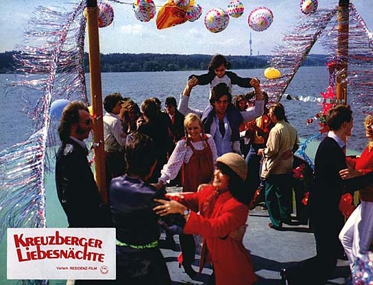 Uschi Buchfellner, Sascha Hehn (beide Mitte) in "Kreuzberger Liebesnächte" (1980)