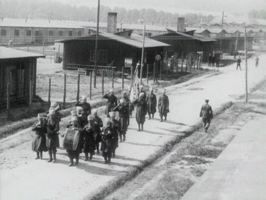 Screenshot aus "Ukrainer in Wetzlar - Fahnenweihe & Heimkehr" (1918)