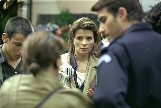 Juliette Binoche (Mitte) in "Code: Unbekannt" (1999/2000); Quelle: EuroVideo