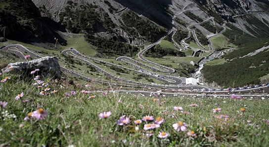 Stilfser Joch. Kreuzweg des Friedens; Quelle: Alpenway Media Production, © Alpenway Media Production
