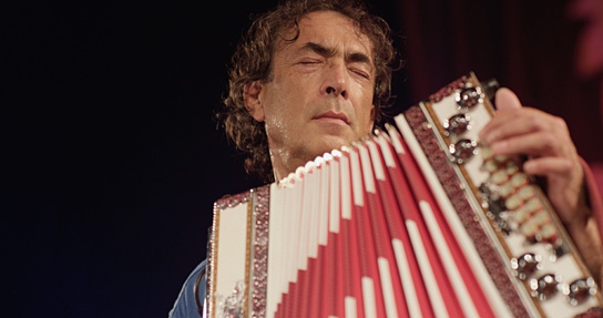 Hubert von Goisern - Brenna tuat's schon lang