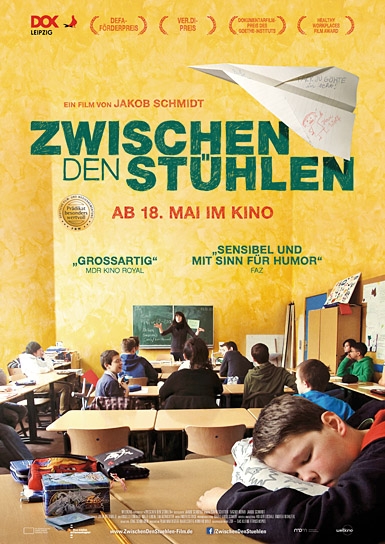 "Zwischen den Stühlen"