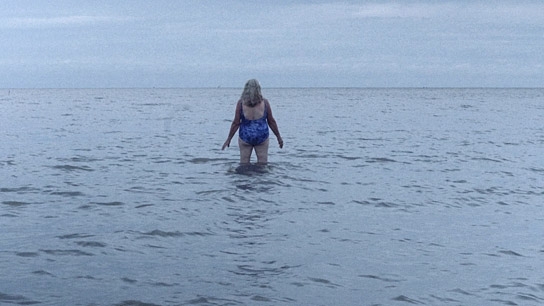 "Trockenschwimmen", Quelle: eksystent distribution, DIF, © Susanne Kim