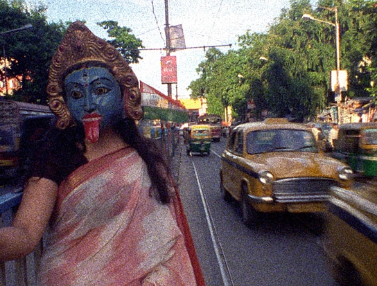 Quelle: "Aapothkalin Trikalika", © Ashish Avikunthak