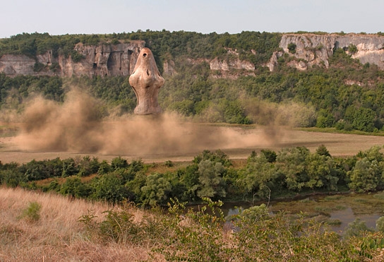 "DUG", Quelle: 68. Internationale Filmfestspiele Berlin (Katalog), © Jan Peter Hammer